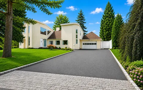$2,399,000 | 23 Wildwood Lane, Greenvale, NY 11548