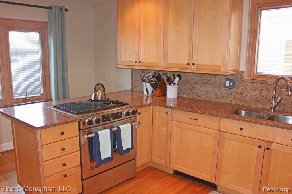 344 Moran Road Grosse Pointe, MI 48236 - Photo 6 of 19 8.jpg