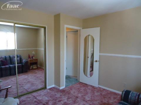6726 East River Road Flushing, MI 48433 - Photo 17 of 30 20345532-16.JPG