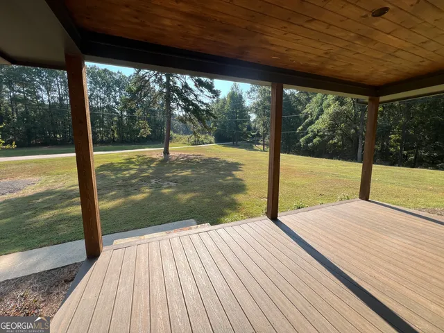 a view of a house with backyard and chair
