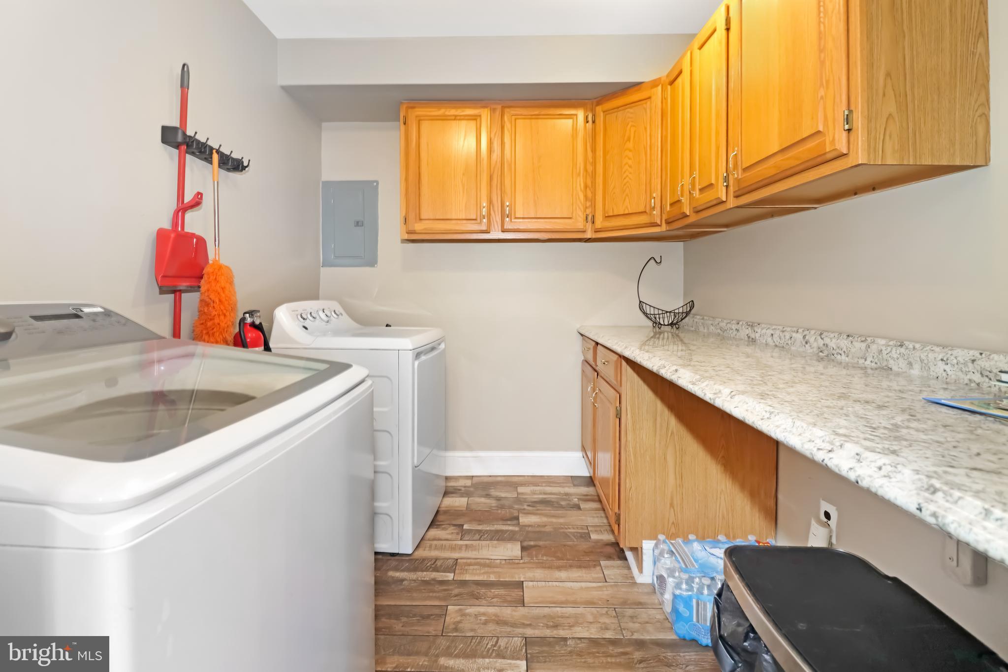725 Myrtle Avenue Lindenwold, NJ 08021 - Photo 15 of 29 a utility room with sink dryer and washer