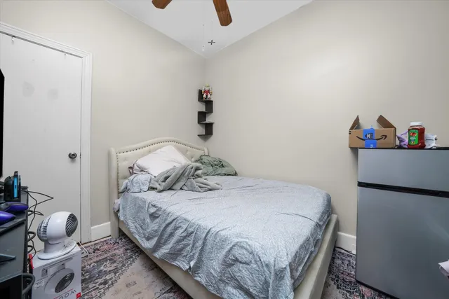 $209,000 | 262 Bartlett Place, Elgin, IL 60120