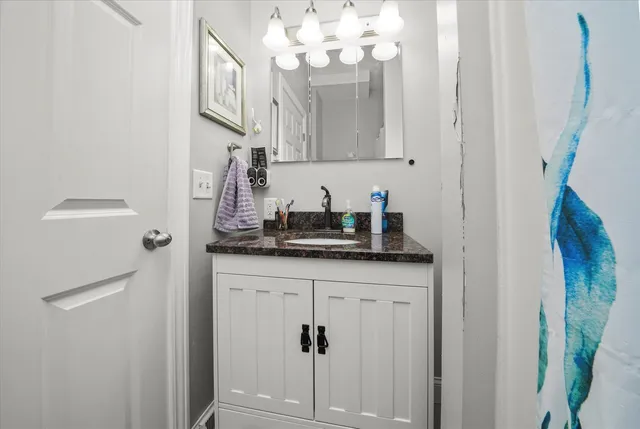 $209,000 | 262 Bartlett Place, Elgin, IL 60120