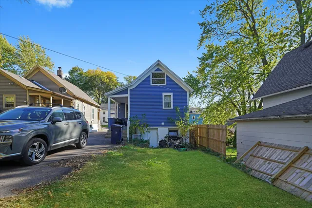 $209,000 | 262 Bartlett Place, Elgin, IL 60120