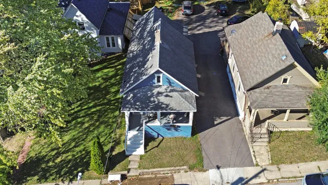 $209,000 | 262 Bartlett Place, Elgin, IL 60120