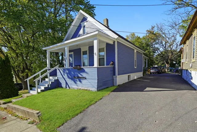 $209,000 | 262 Bartlett Place, Elgin, IL 60120