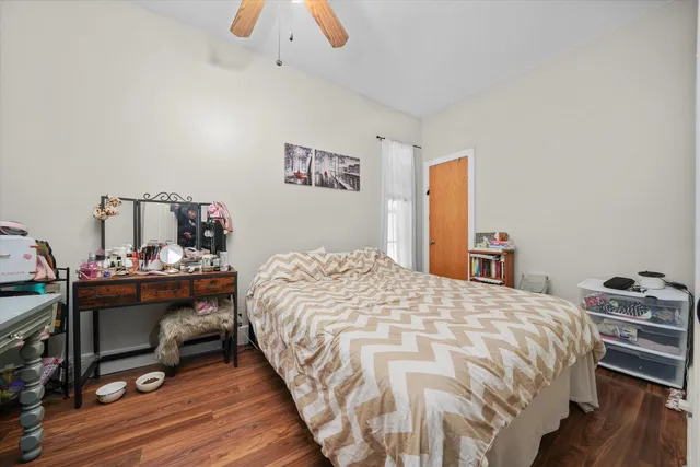 $209,000 | 262 Bartlett Place, Elgin, IL 60120