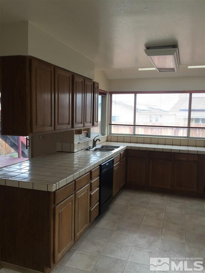 6925 Forsythia Way Reno, NV 89506 - Photo 6 of 14 Photo 6