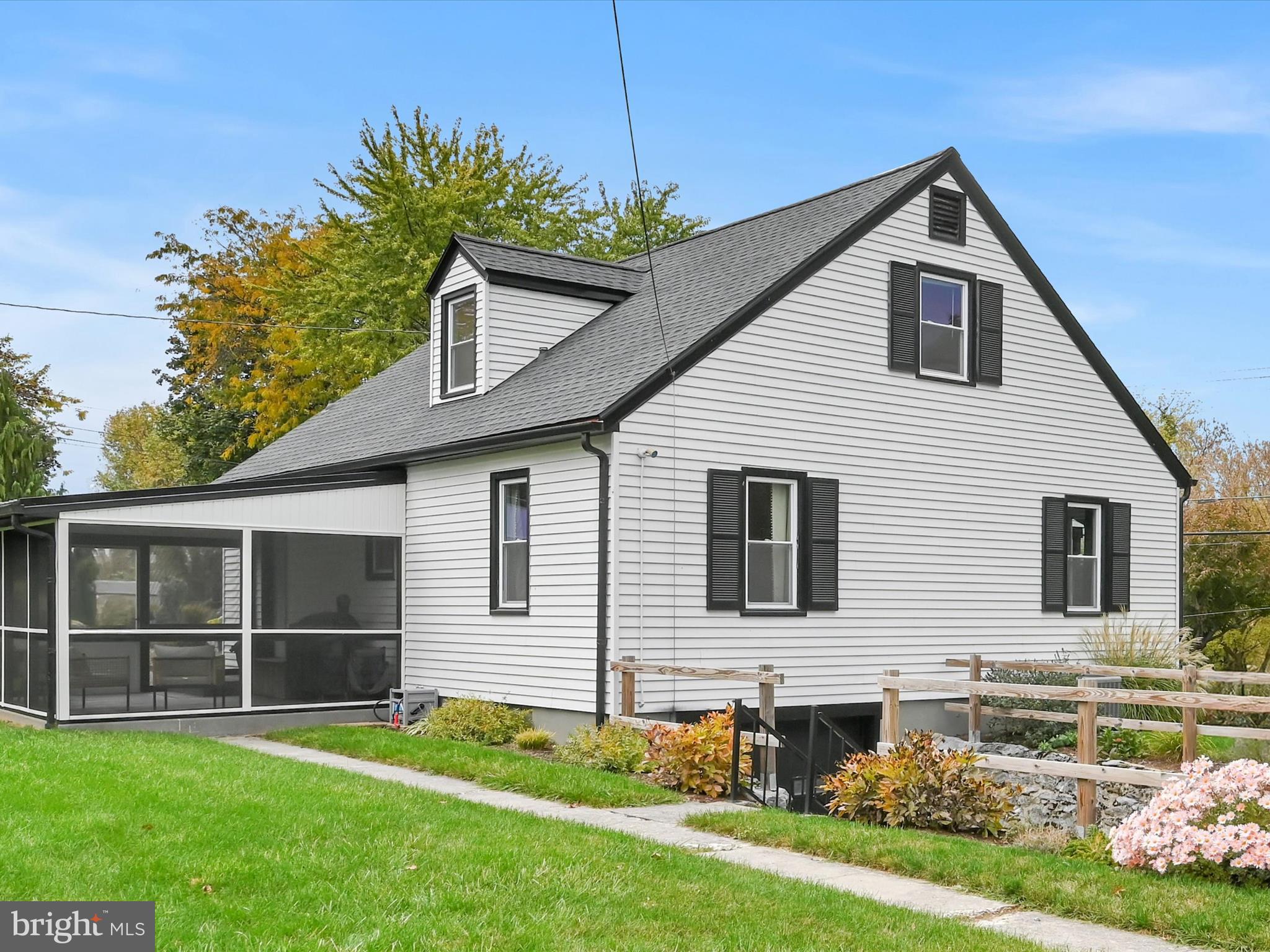 320 Elm Street Lebanon, PA 17042 - Photo 38 of 44 a front view of house with yard