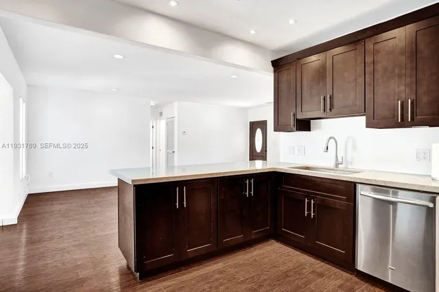 $4,400 | 6871 Southwest 50th Terrace, Miami, FL 33155