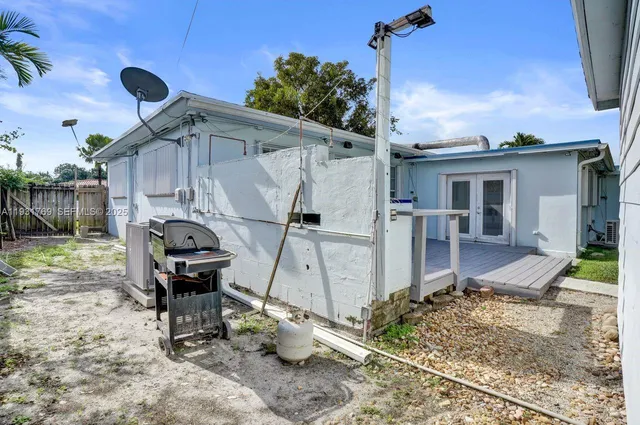 $4,400 | 6871 Southwest 50th Terrace, Miami, FL 33155