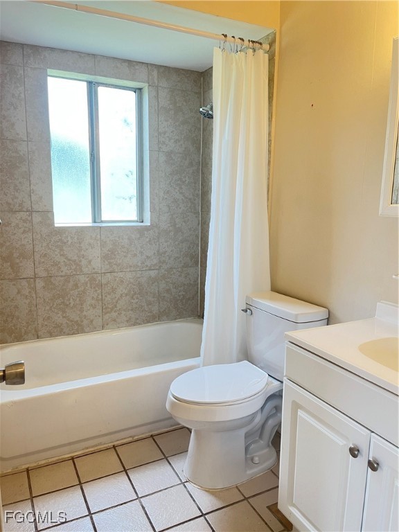 13208 Fourth Street Fort Myers, FL 33905 - Photo 11 of 27 a bathroom with a toilet a sink and a bathtub