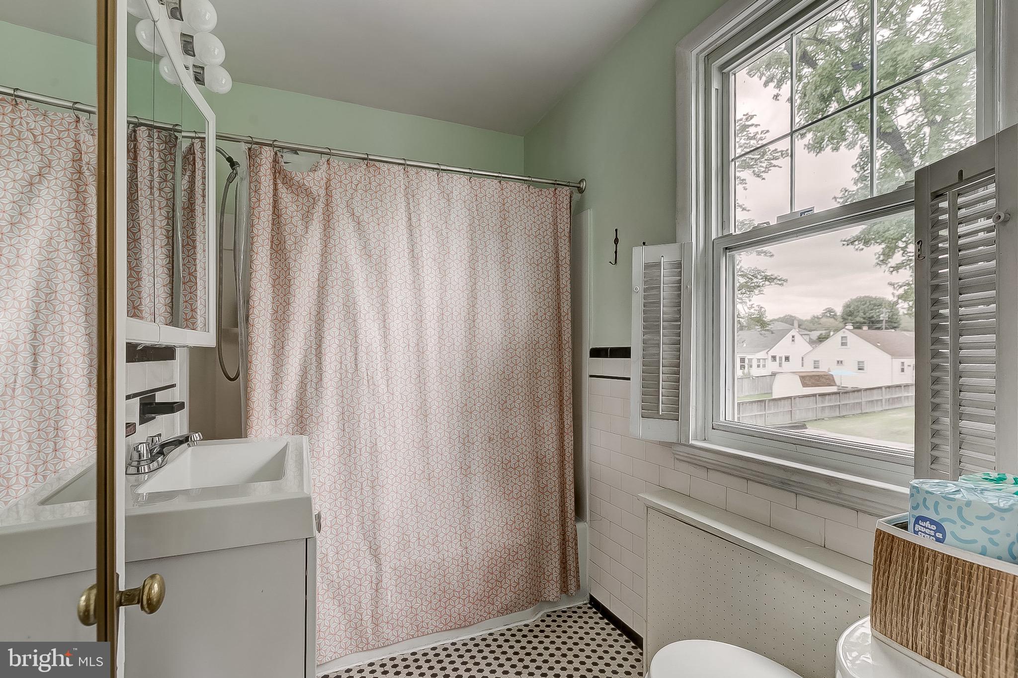 3046 Parktowne Road Baltimore, MD 21234 - Photo 22 of 40 2nd Floor Full Bath