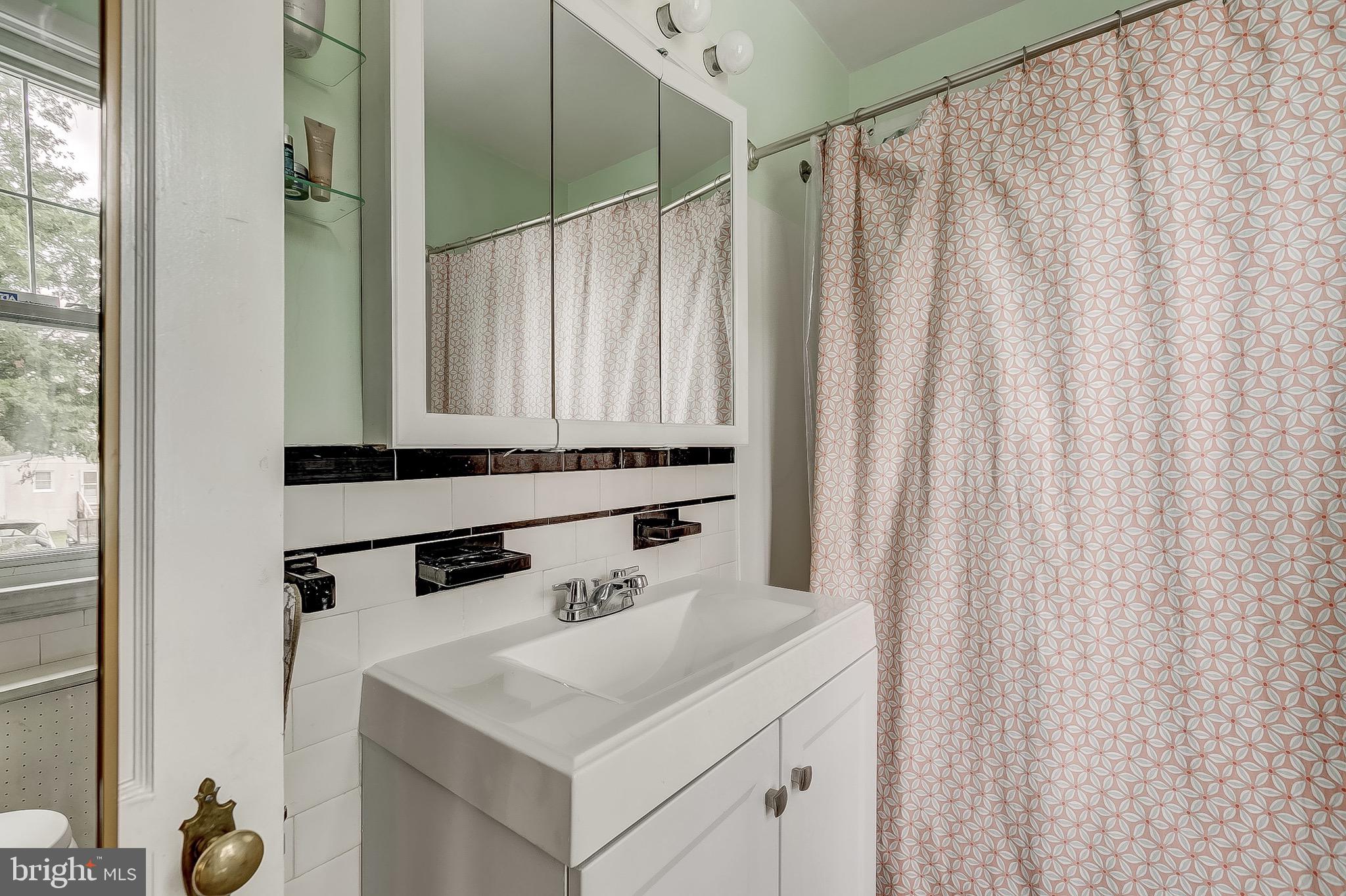 3046 Parktowne Road Baltimore, MD 21234 - Photo 23 of 40 2nd Floor Full Bath
