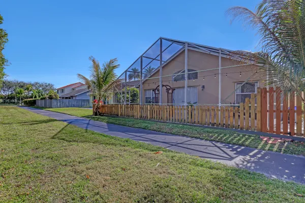$3,300 | 6817 Barnwell Drive, Boynton Beach, FL 33437