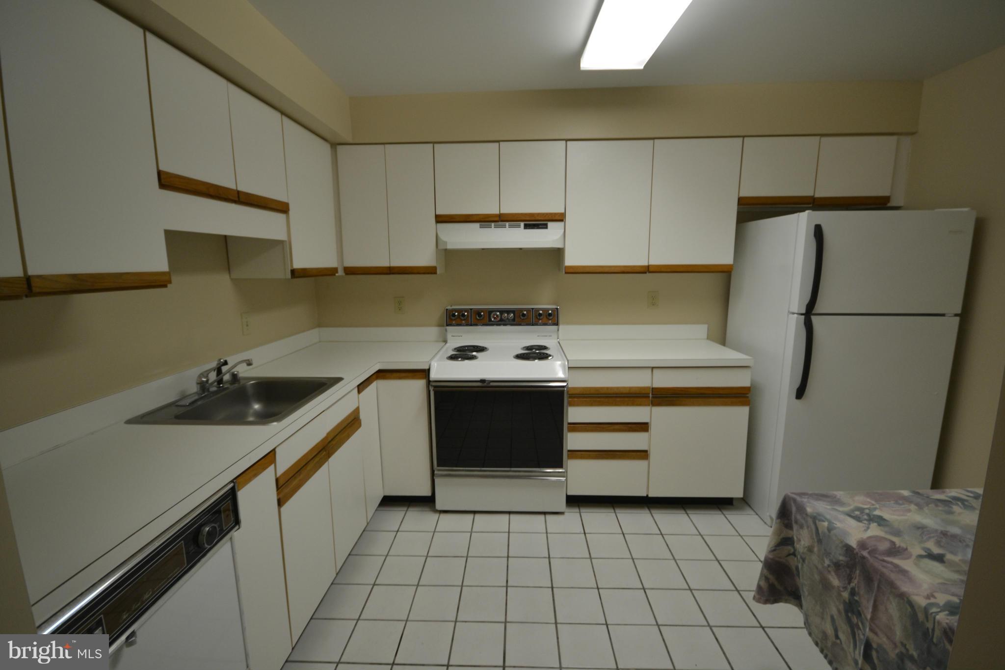 2903 Fallstaff Road, Unit 504 Baltimore, MD 21209 - Photo 8 of 13 Kitchen