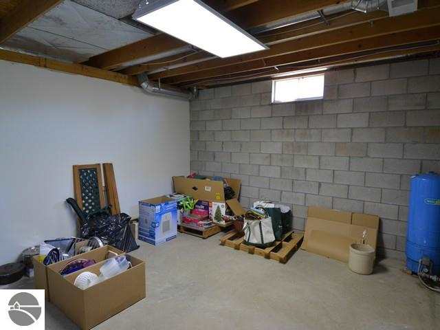 235 East Valley Road Maple City, MI 49664 - Photo 16 of 26 1776269-15.JPG