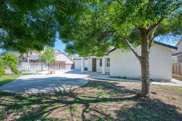 $429,900 | 2187 North Sunny Lane, Reedley, CA 93654