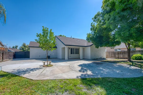 $429,900 | 2187 North Sunny Lane, Reedley, CA 93654