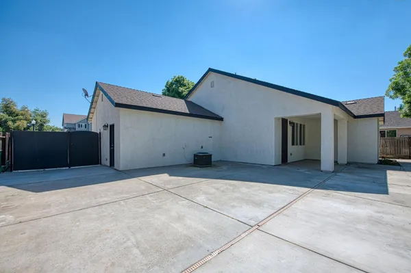 $429,900 | 2187 North Sunny Lane, Reedley, CA 93654