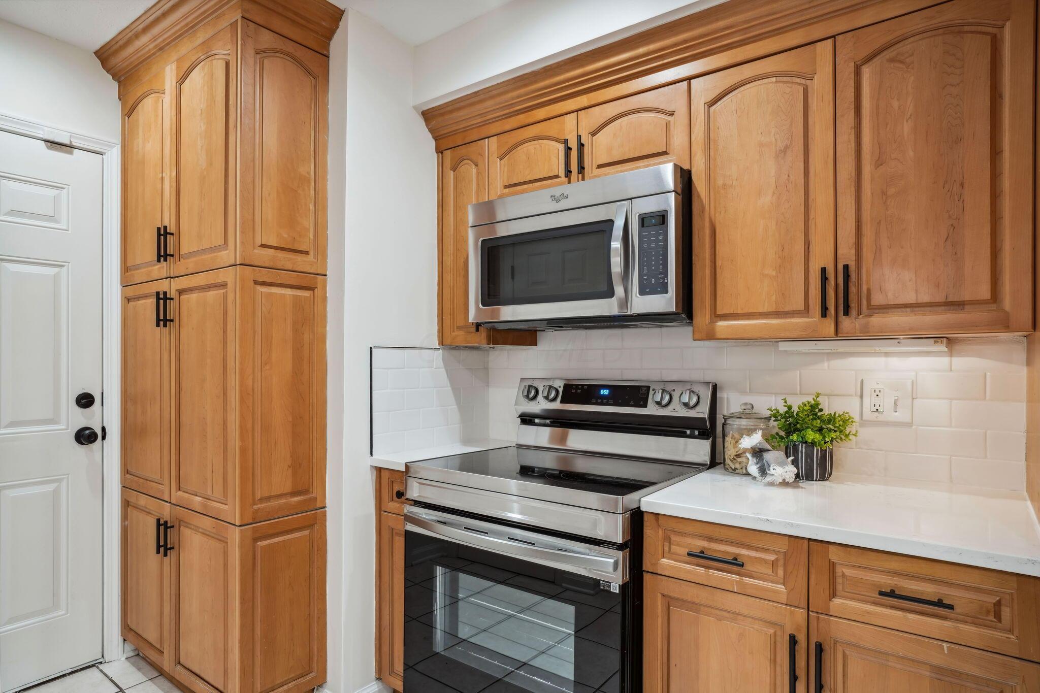 422 Fenway Road, Unit B Columbus, OH 43214 - Photo 21 of 49 17-web-or-mls-422-fenway-rd
