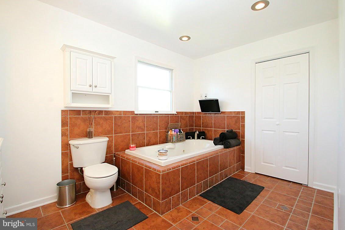 7814 Meath Road Baltimore, MD 21222 - Photo 26 of 30 Bath