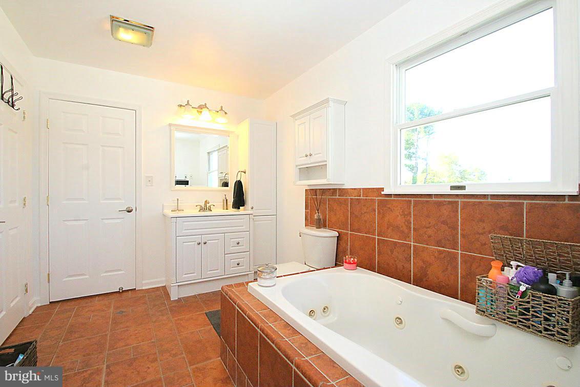 7814 Meath Road Baltimore, MD 21222 - Photo 27 of 30 Bath