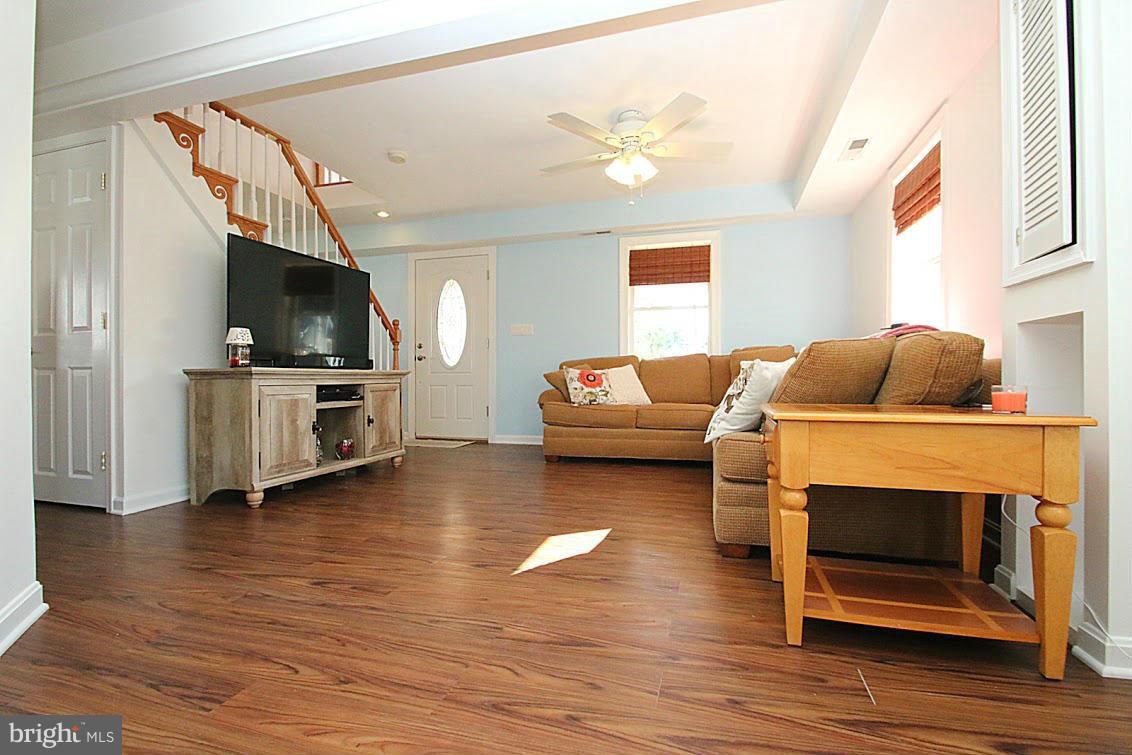 7814 Meath Road Baltimore, MD 21222 - Photo 8 of 30 Living Room