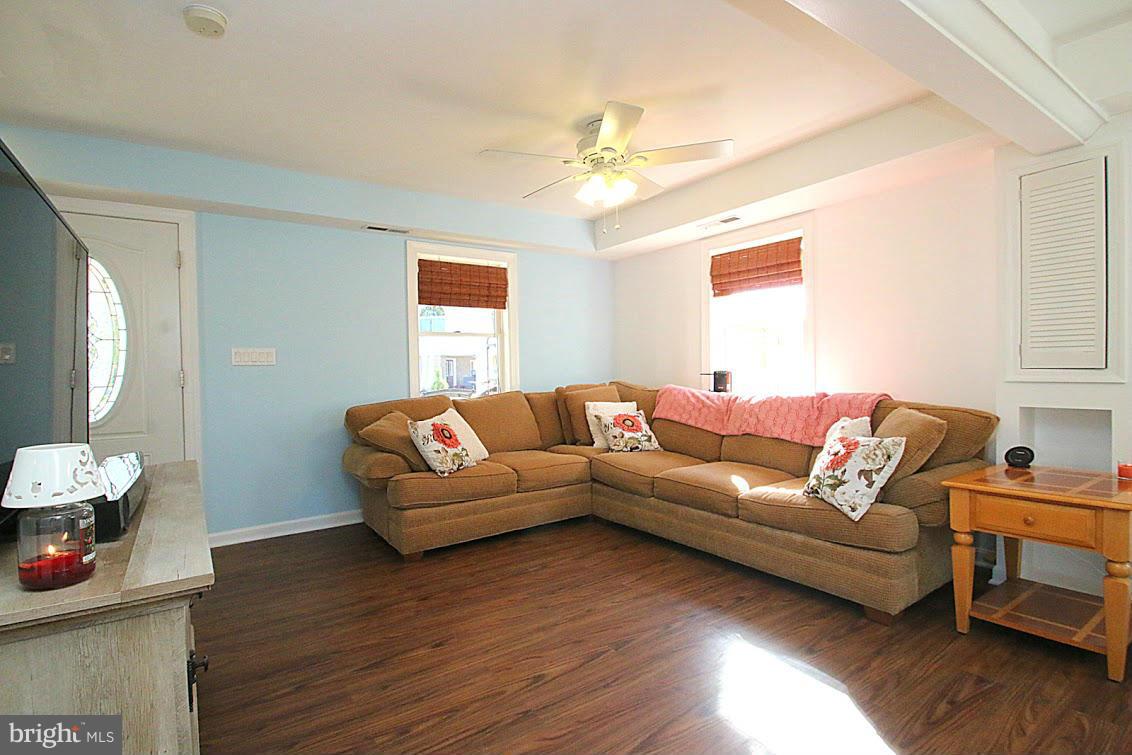 7814 Meath Road Baltimore, MD 21222 - Photo 9 of 30 Living Room