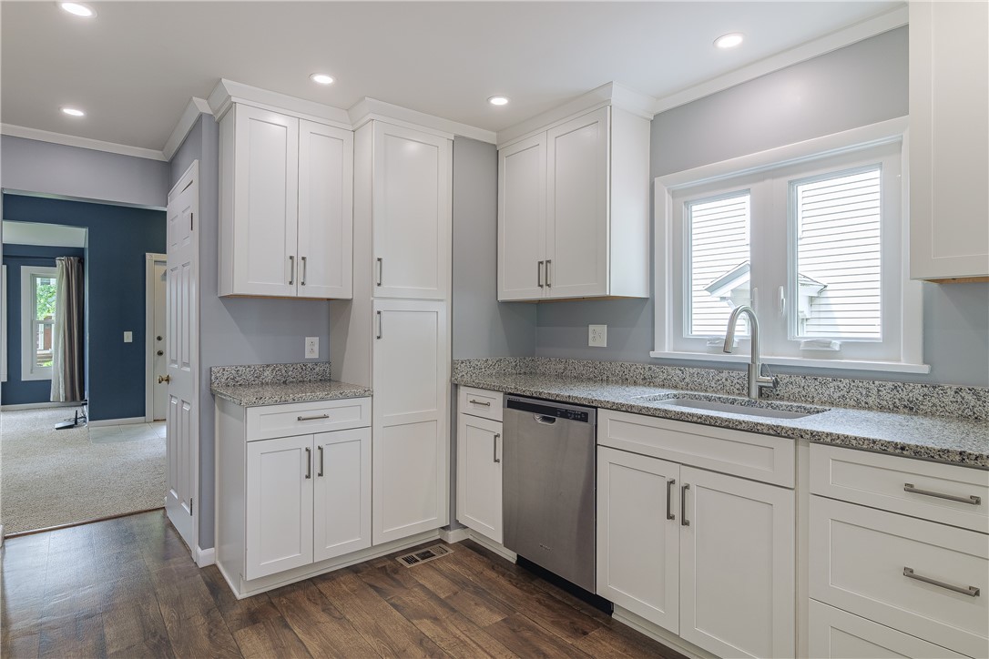 210 Laurelton Road Irondequoit, NY 14609 - Photo 15 of 50