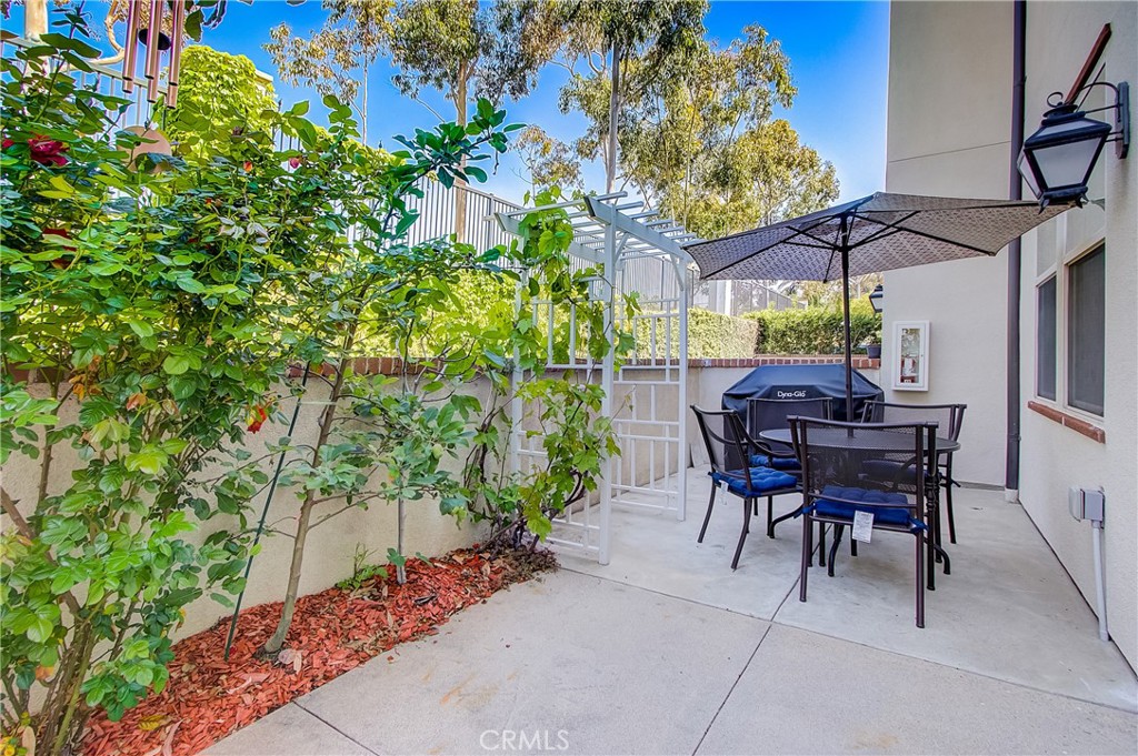 809 El Paseo Lake Forest, CA 92610 - Photo 27 of 45 a view of an outdoor dining space with a patio