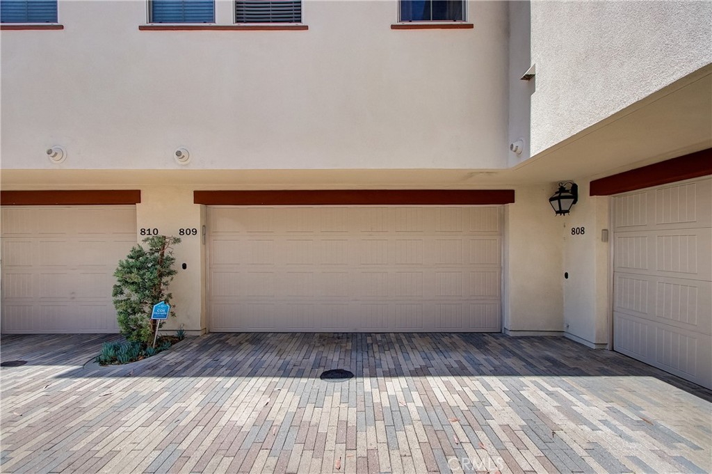 809 El Paseo Lake Forest, CA 92610 - Photo 32 of 45 a view of room with wooden floor