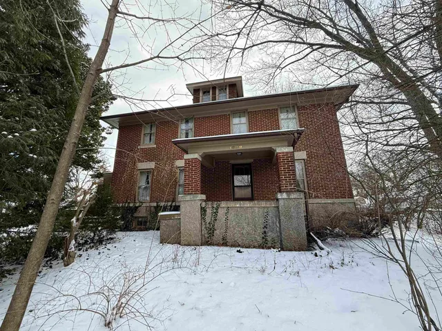 $179,900 | 1629 West Harrison Street, Freeport, IL 61032