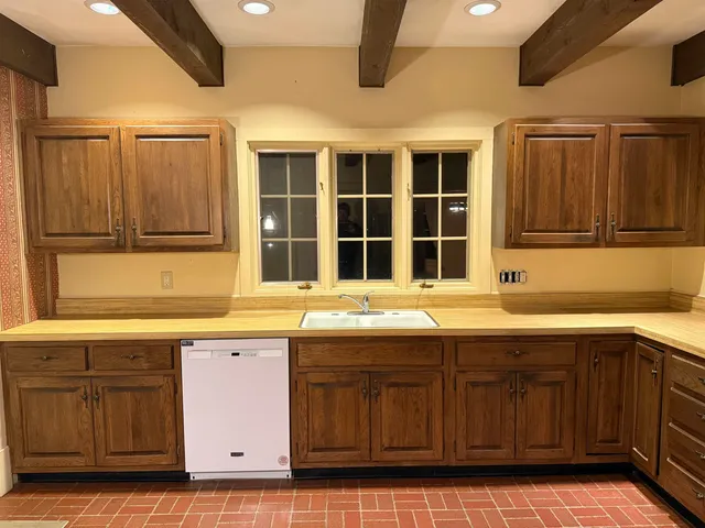 $179,900 | 1629 West Harrison Street, Freeport, IL 61032