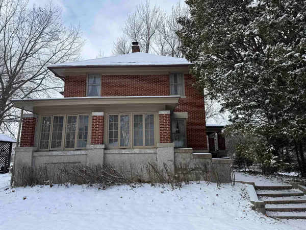 $179,900 | 1629 West Harrison Street, Freeport, IL 61032