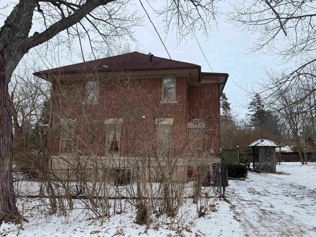 $179,900 | 1629 West Harrison Street, Freeport, IL 61032