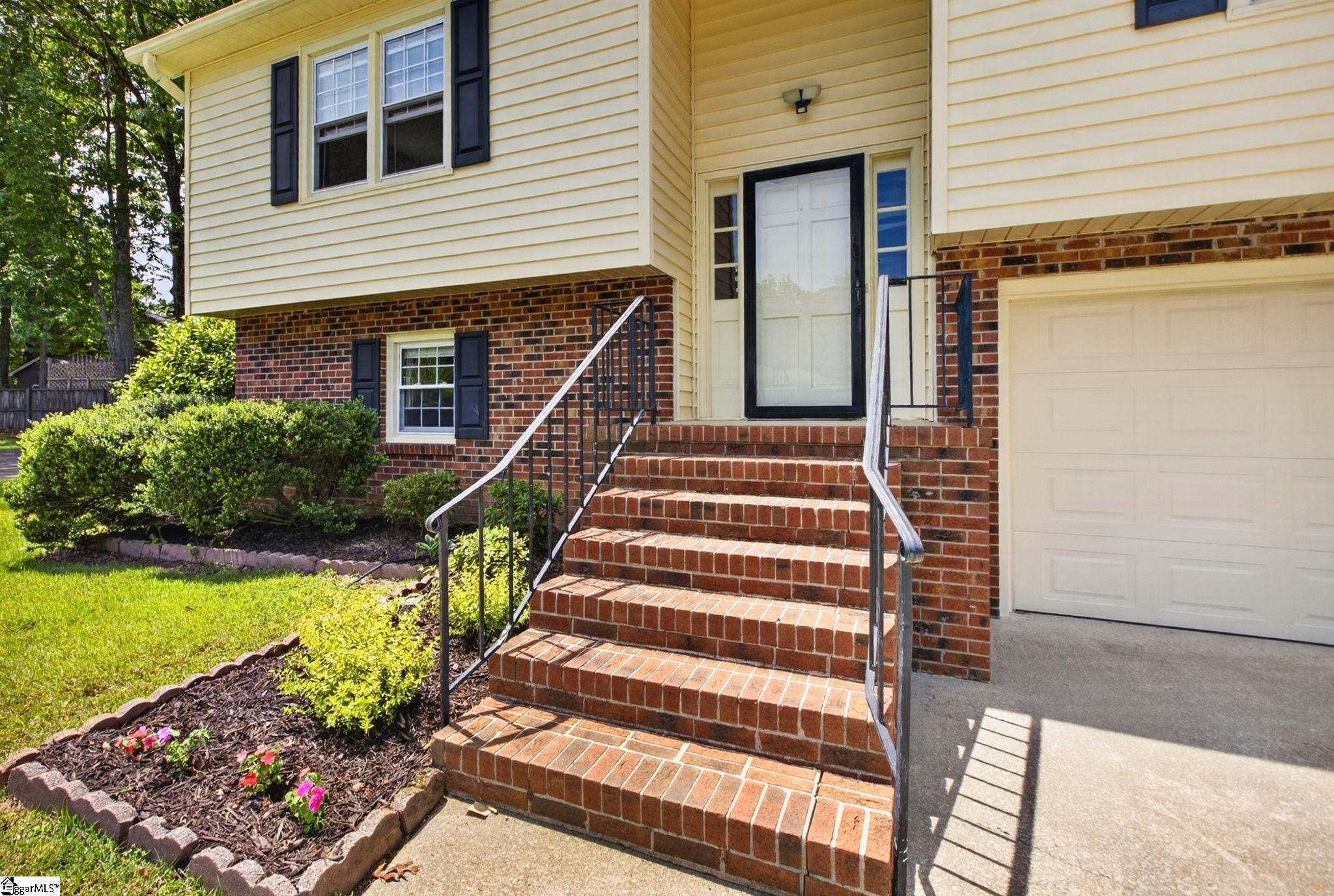 6 Royal Oak Court Greenville, SC 29607 - Photo 3 of 50