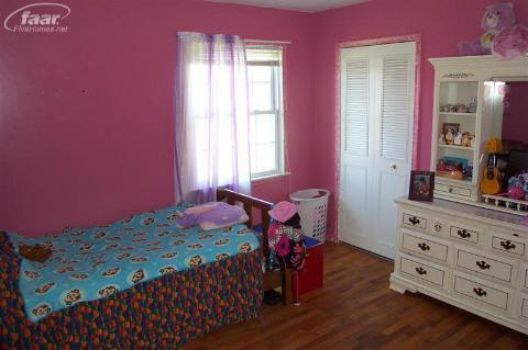 1504 North Morrish Road Flint, MI 48532 - Photo 5 of 6 20153163-4.JPG