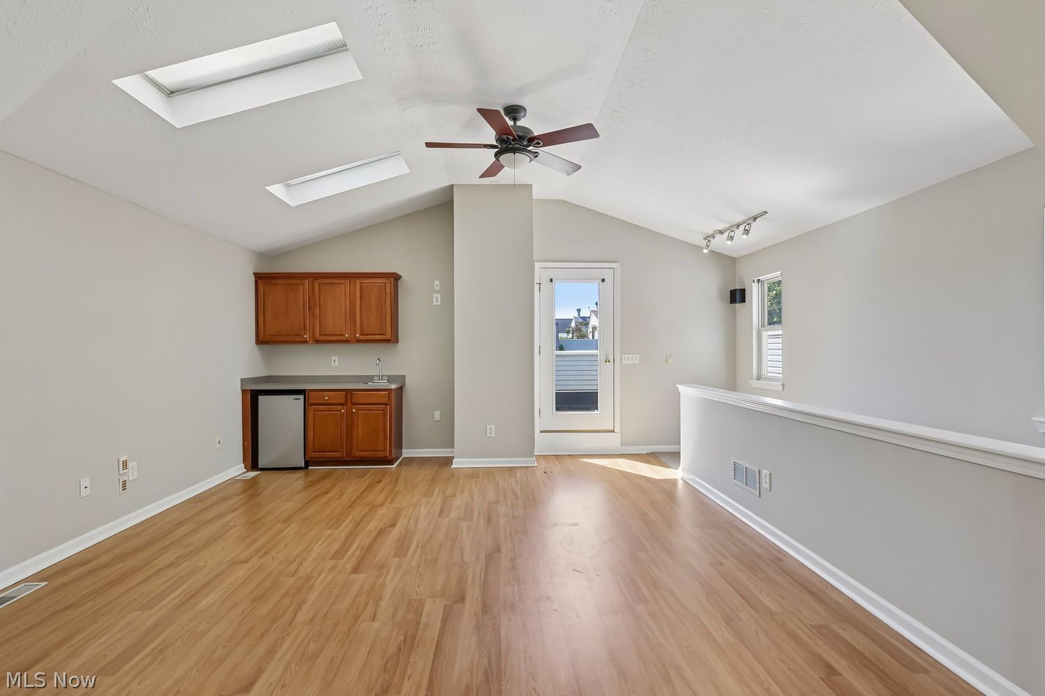 615 Literary Road Cleveland, OH 44113 - Photo 25 of 40