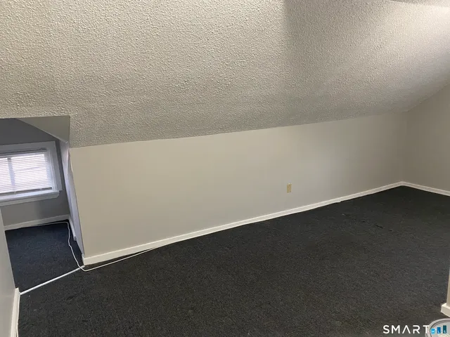 $1,450 | 1880 Seaview Avenue, Unit 3, Bridgeport, CT 06610