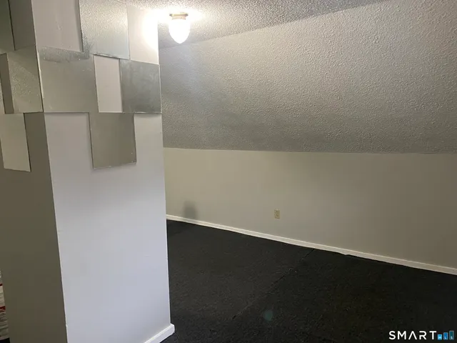 $1,450 | 1880 Seaview Avenue, Unit 3, Bridgeport, CT 06610