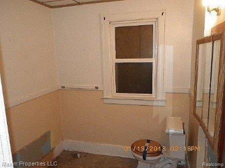 226 Summit Street River Rouge, MI 48218 - Photo 7 of 11 Bath1.JPG