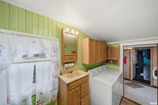 $360,000 | 105 West C Street, Delavan, IL 61734
