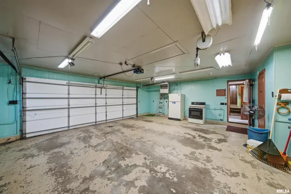 $360,000 | 105 West C Street, Delavan, IL 61734