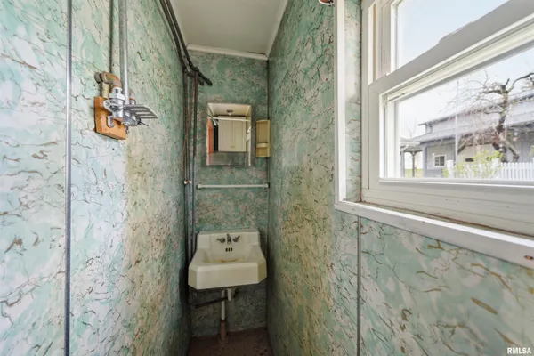 $360,000 | 105 West C Street, Delavan, IL 61734