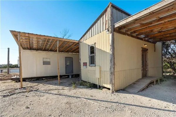 $1,200 | 690 Hwy 22 Highway, Clifton, TX 76634