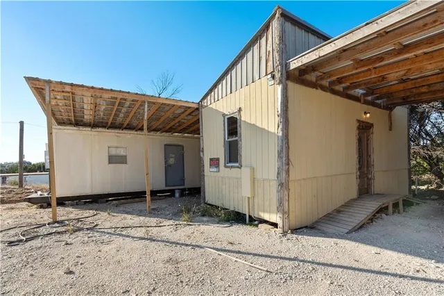 $1,600 | 690 Hwy 22 Highway, Clifton, TX 76634