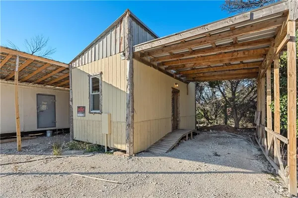 $1,200 | 690 Hwy 22 Highway, Clifton, TX 76634