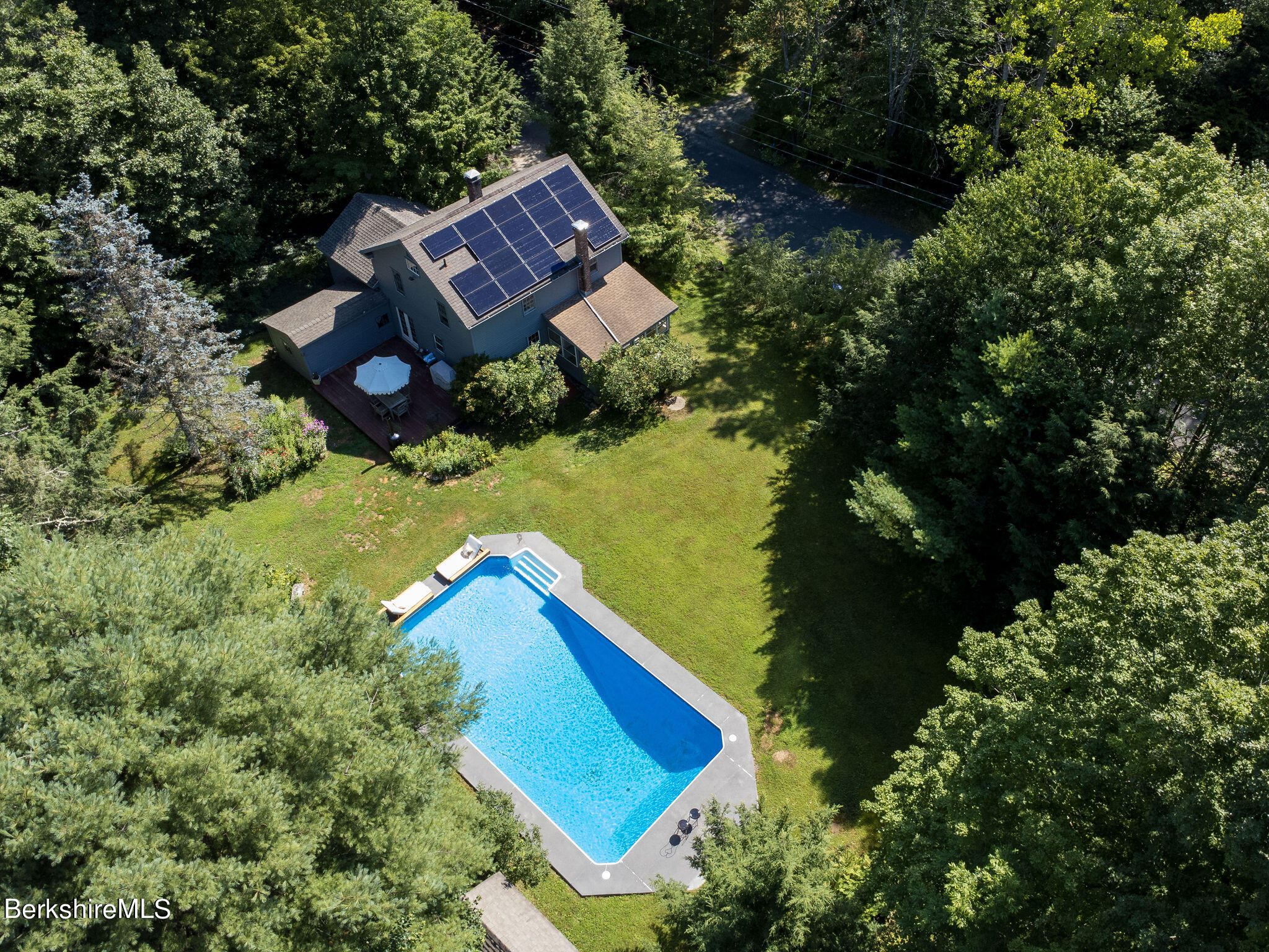 32 South Sandisfield Road Sandisfield, MA 01255 - Photo 4 of 23 0032