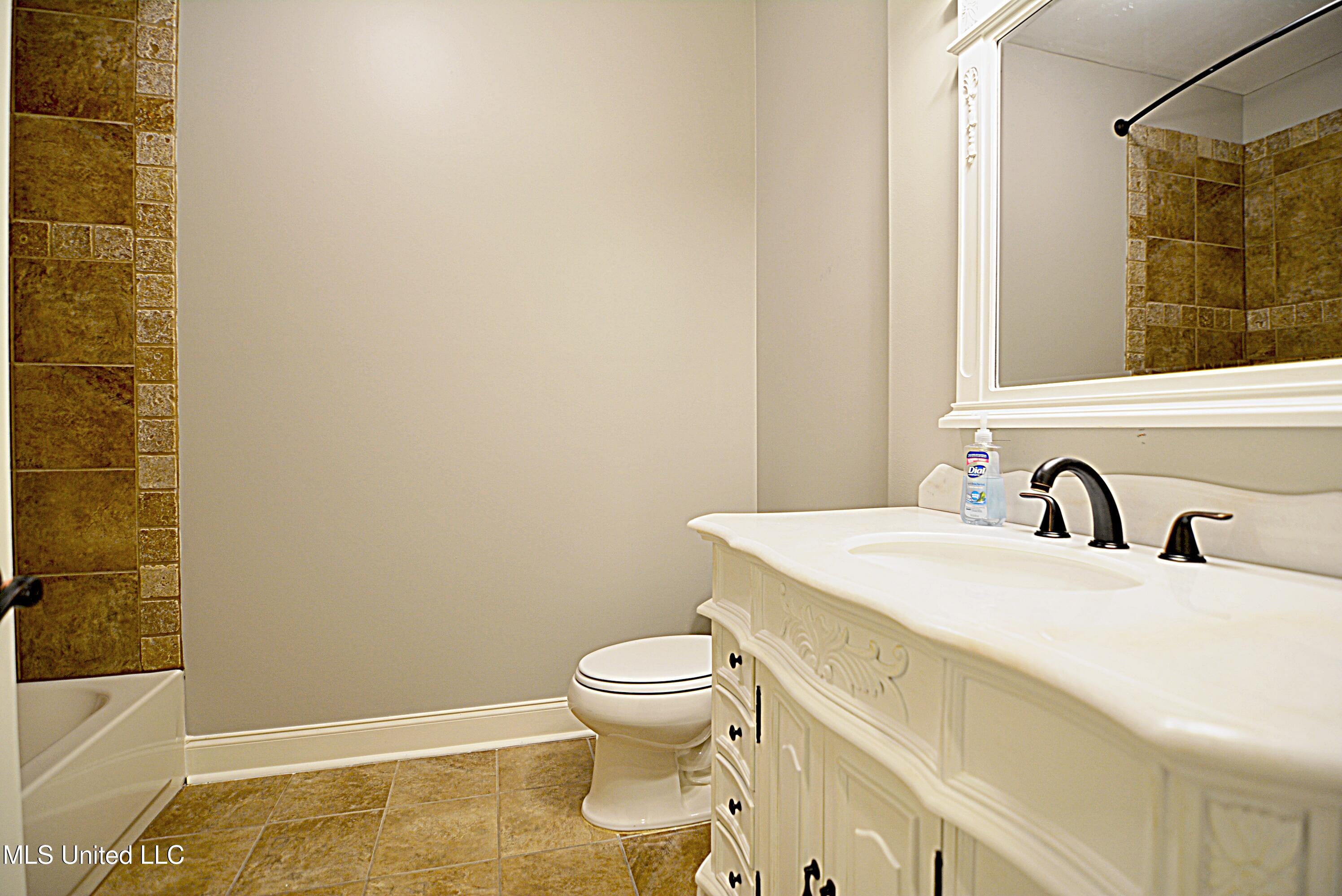 8643 Tulane Road Hernando, MS 38632 - Photo 23 of 40 Bathroom 2